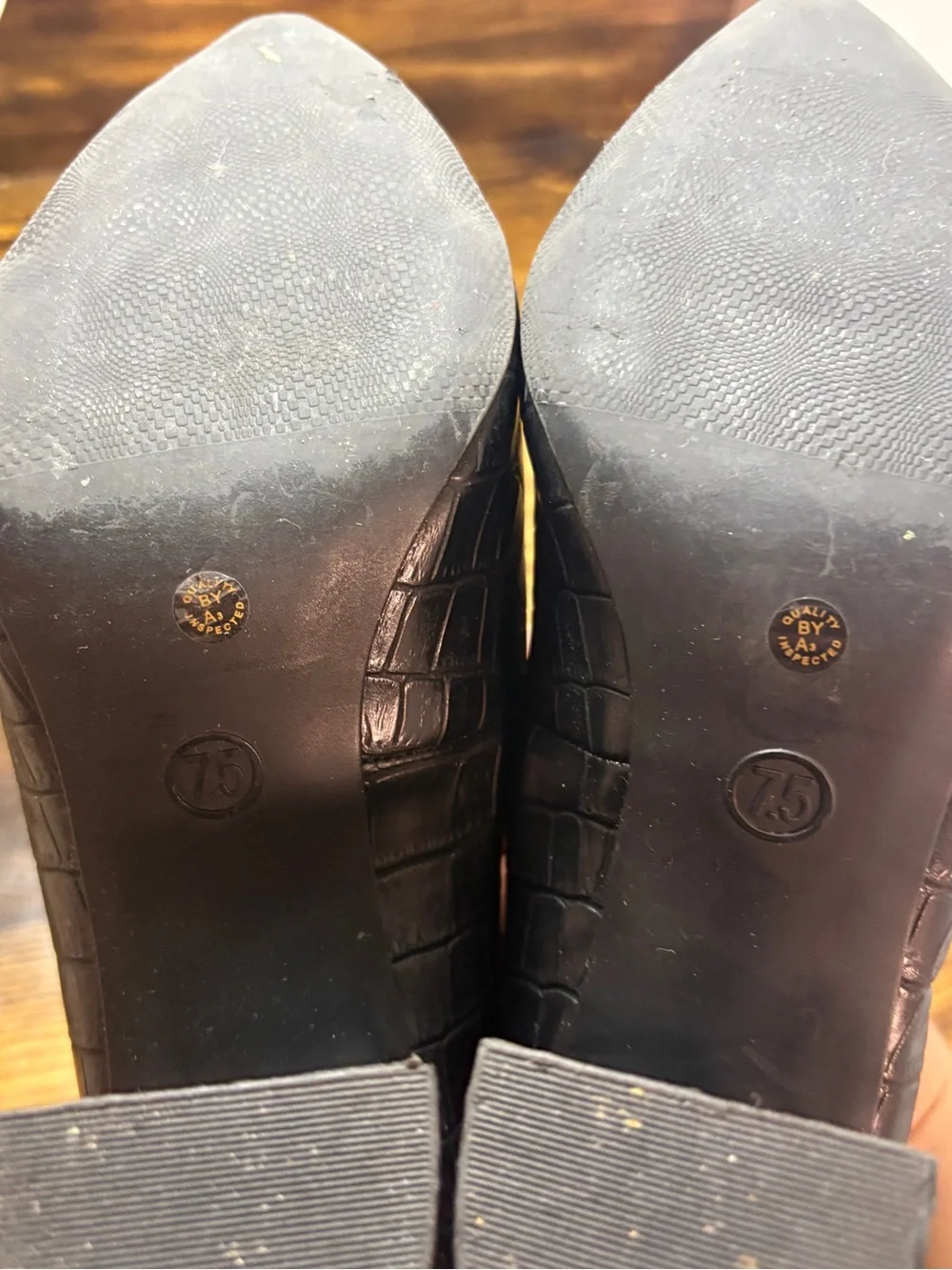 Liz Claiborne Black Croc Heels Size 7.5